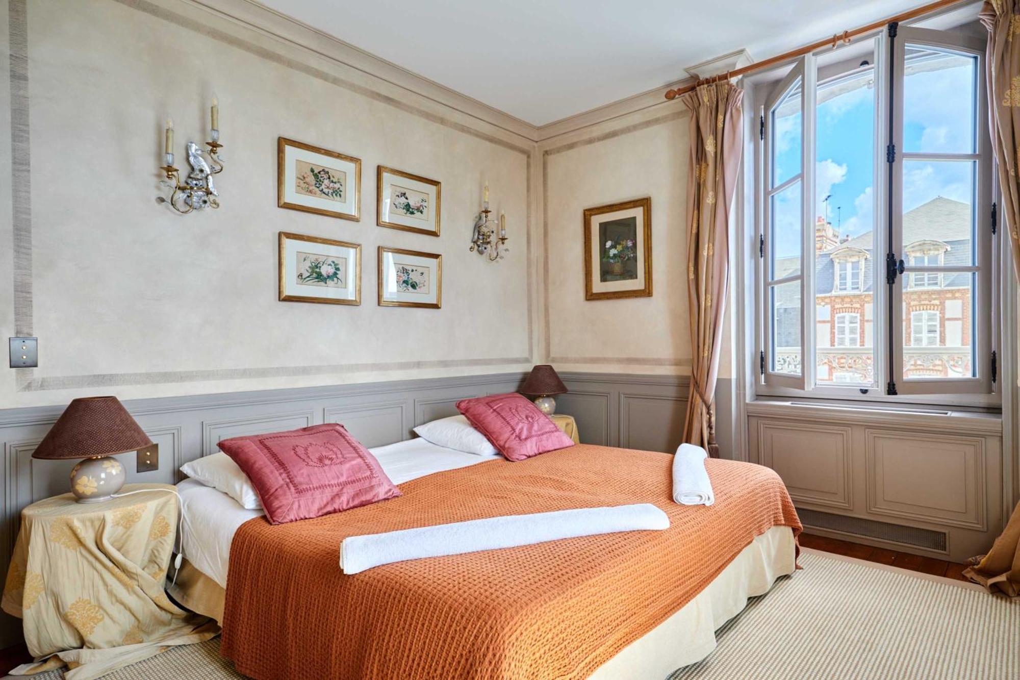 Luxurious 4 Bedroom Duplex, 200M From Place Morny 도빌 외부 사진