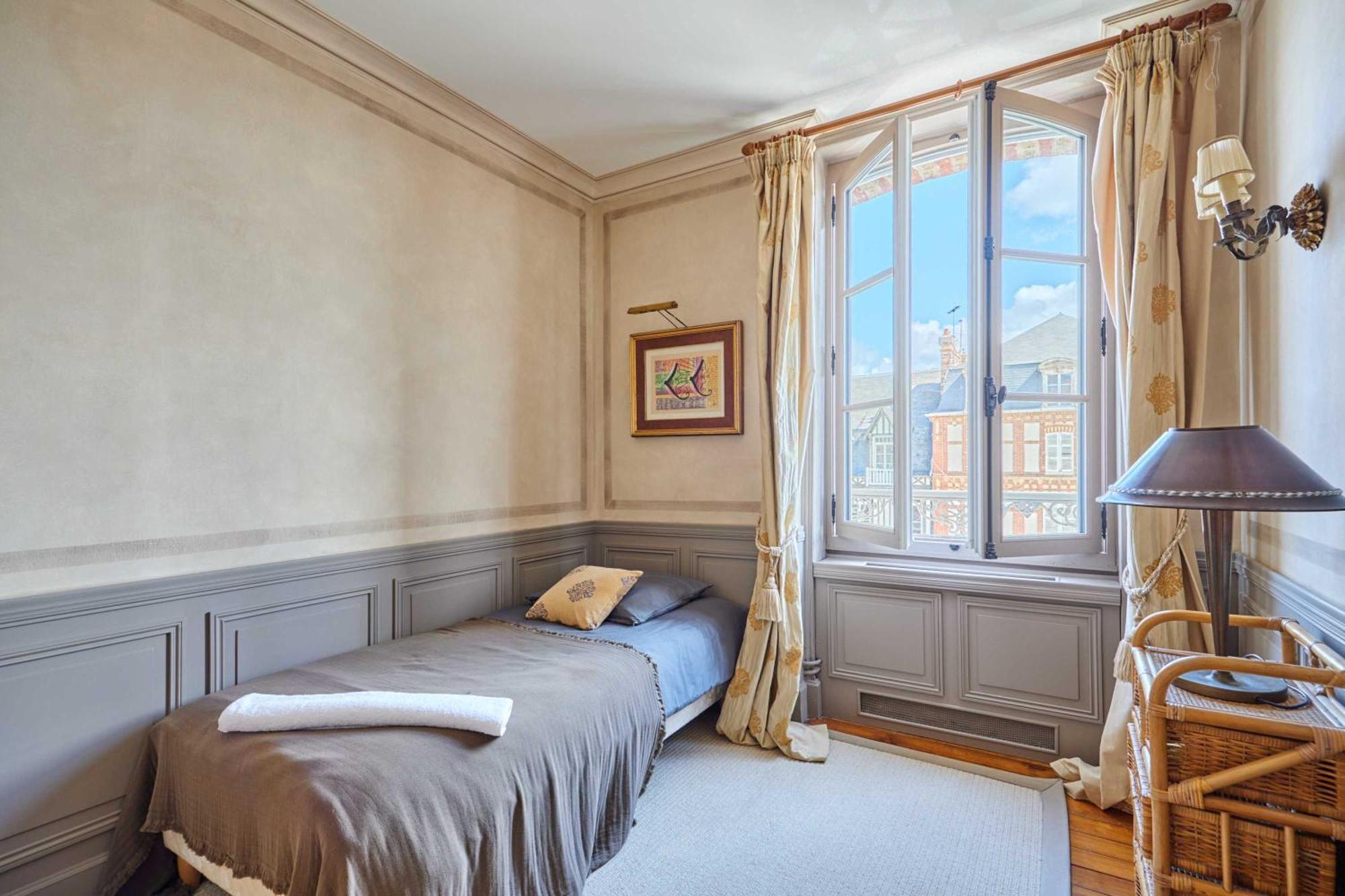 Luxurious 4 Bedroom Duplex, 200M From Place Morny 도빌 외부 사진